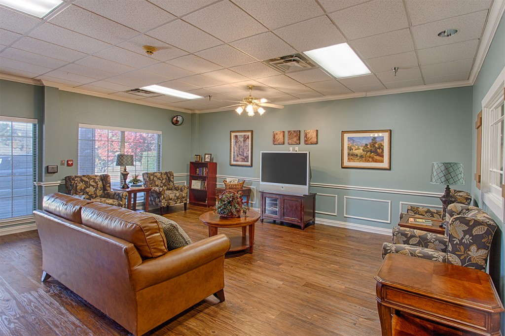 Home Williamsburg Village